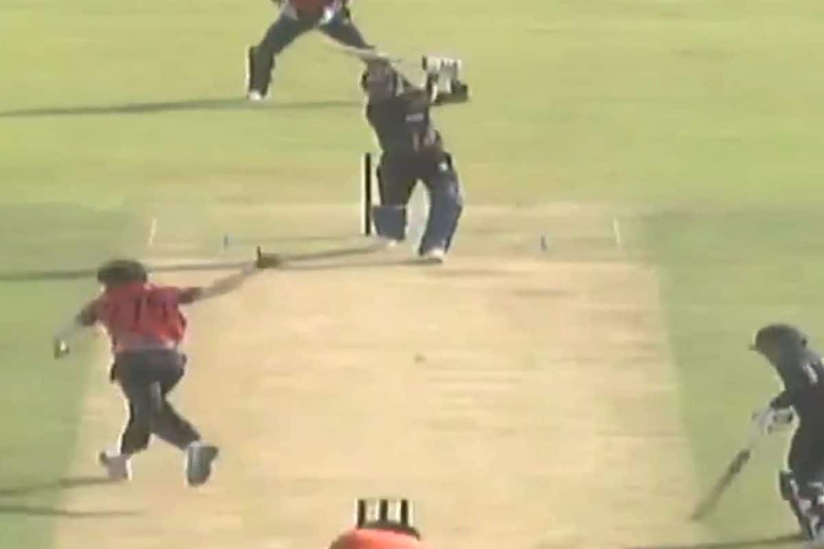 Nitish Rana and umpire survive Virat Kohli tracer bullet shot in viral video