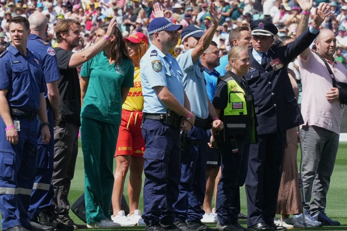 SCG stands in solidarity and honours Bondi Beach victims before Ashes final