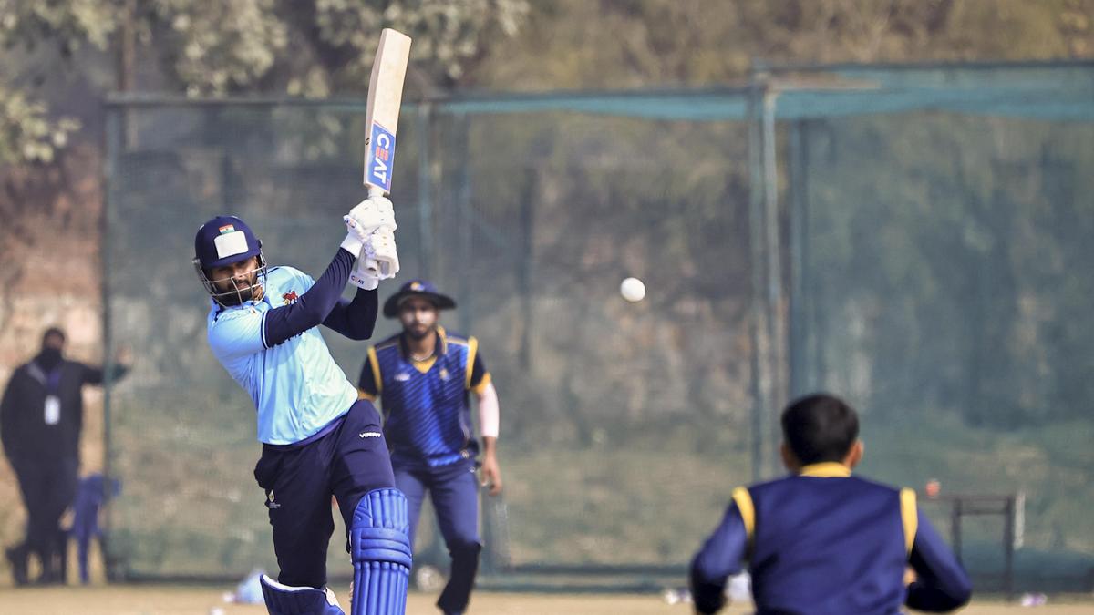 Shreyas and Musheer steer Mumbai into Vijay Hazare Trophy 2025 26 quarters