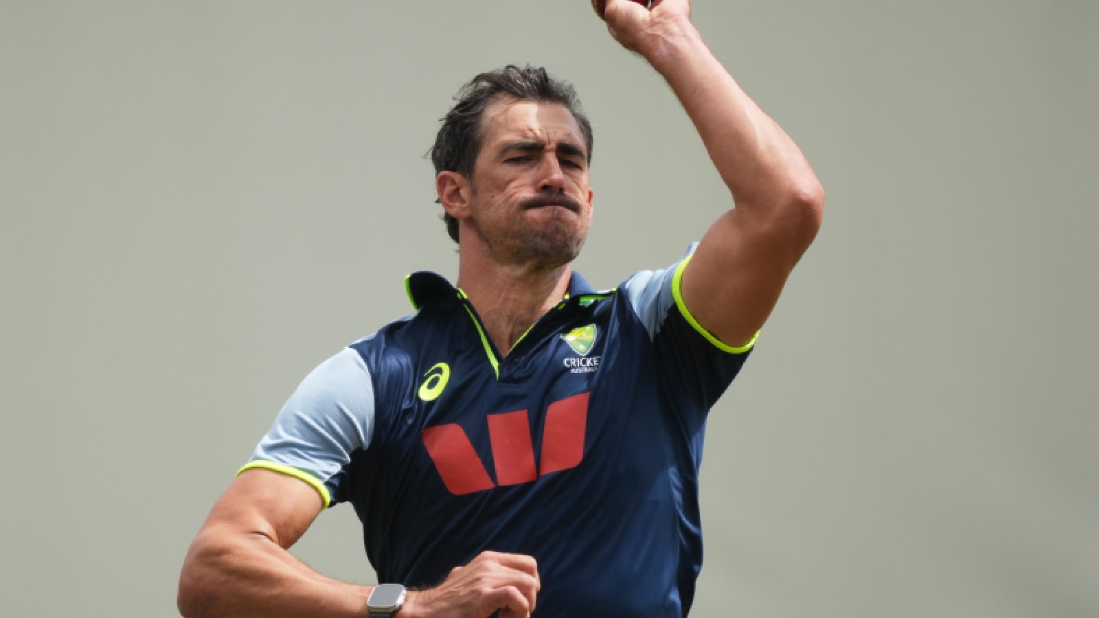 Michael Hussey says Mitchell Starc is set to be man of series after Sydney Test
