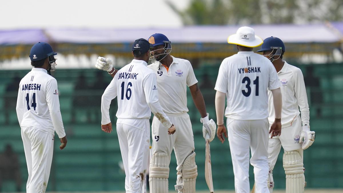 Paras Dogra headbutts KV Aneesh in heated Ranji Trophy final against Karnataka